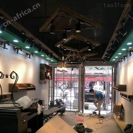 义乌安装户外广告电话 义乌工程广告围挡加工  义乌安装楼梯广告