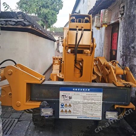 移动小型吊机可遥控操作源兴全地形厂房履带蜘蛛吊车