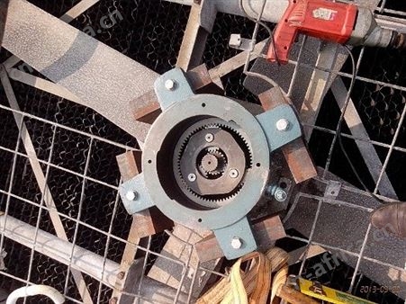 上海金山区圆形冷却塔新菱减速机维修