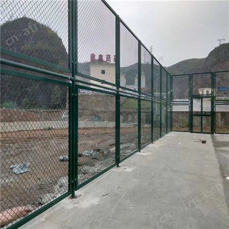 广东佛山 足球场地围网标准 笼式半格栅组装 耐腾围网 网面平整