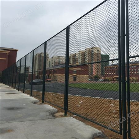华丽体育球场围栏 学校体育场围网低碳钢丝篮球场护栏 菱形勾花护栏网