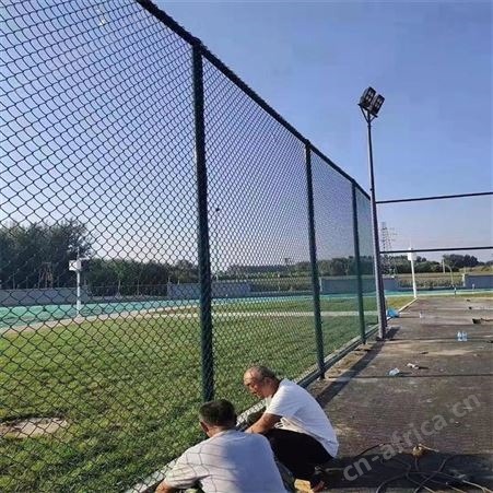 华丽体育厂家报价 批发组装型勾花护栏篮球场围网 运动场地围栏