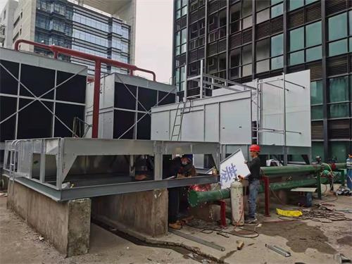 是什么原因导致了冷却塔内的冷却水变少?(冷却塔大量耗水怎么回事)