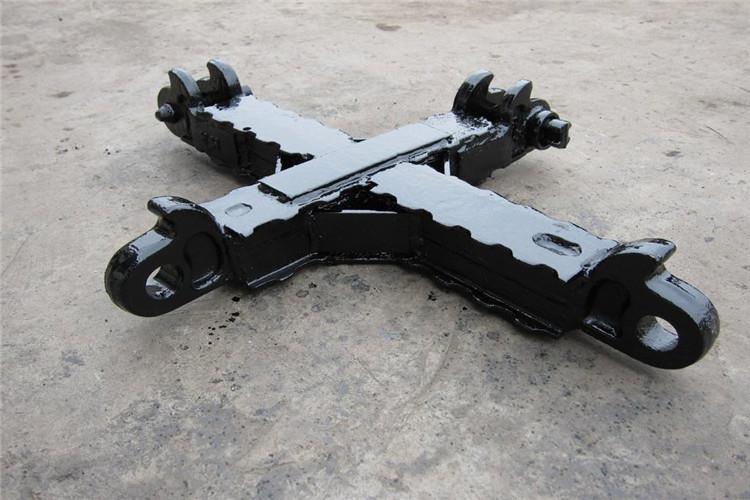 十字铰接顶梁自身可以连接或同B型顶梁相互连接呈方框形网状结构，胜于倾斜角大于25℃的回采工作面上、下巷道和工作面端头的支护